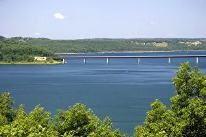 Images Dated 2nd June 2006: Norfork Lake near Mountain Home, Arkansas