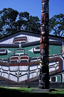 Images Dated 14th December 2007: North America, Canada, British Columbia, Victoria. Totems at Thunderbird Park