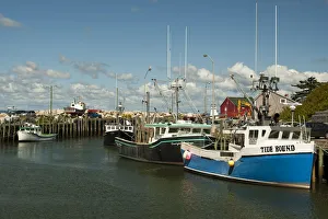 Images Dated 6th September 2009: North America, Canada, Nova Scotia, Halls Harbour, Bay of Fundy at High Tide