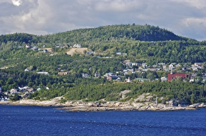 Images Dated 26th August 2007: North America, Canada, Quebec, Charlevoix, Baie-Sainte-Catherine. Buildings, landscape