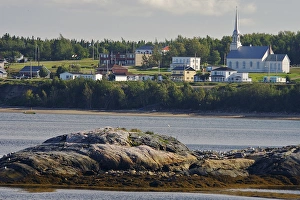 Images Dated 26th August 2007: North America, Canada, Quebec, Charlevoix, Baie-Sainte-Catherine. Rocky formation