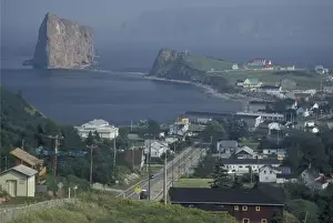 Images Dated 22nd March 2005: North America, Canada, Quebec, Gaspe Peninsula (Gaspesie), Perce Landscape