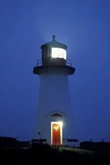 Images Dated 22nd March 2005: North America, Canada, Quebec, Gaspe Peninsula (Gaspesie) Cap D Espoir Lighthouse