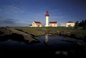 Images Dated 22nd March 2005: North America, Canada, Quebec, Gaspe Peninsula (Gaspesie) Pointe-de-Mitis lighthouse