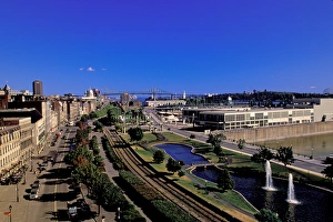 Images Dated 10th April 2006: North America, Canada, Quebec, Montreal. Old Montreal, Parc de Bassin Bonsecours