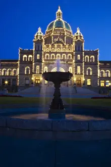 Images Dated 15th July 2009: North America; Canada; Victoria; Parliament Building at Night, Victoria, British Columbia