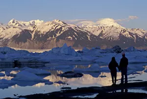 Images Dated 27th January 2005: North America, Canada, Yukon, Tatsheshini river, couple holding hands