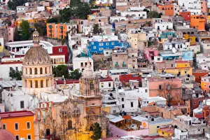 Images Dated 17th February 2006: North America, Mexico, Guanajuato. Templo La Compania and colorful houses on steep