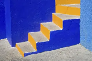 Images Dated 17th February 2006: North America, Mexico, Guanajuato. Very colorful stairs