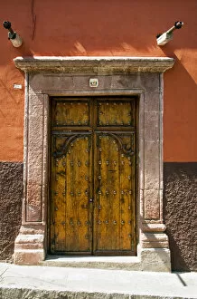 Images Dated 9th February 2006: North America, Mexico, Guanajuato state, San Miguel. An ornate door in San Miguel
