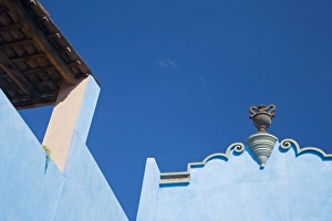Images Dated 9th February 2006: North America, Mexico, Guanajuato state, San Miguel de Allende. Blue ornate building