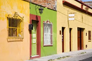 Images Dated 10th February 2006: North America, Mexico, Guanajuato state, San Miguel de Allende. Colorful houses
