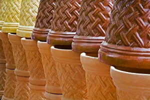 Images Dated 10th February 2006: North America, Mexico, Guanajuato state, San Miguel de Allende. Pots for sale at