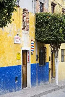 Images Dated 12th February 2006: North America, Mexico, Guanajuato state, San Miguel de Allende. A barber shop