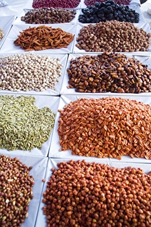 Images Dated 14th February 2006: North America, Mexico, Guanajuato state, San Miguel de Allende. An assortment of nuts