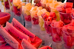 Images Dated 14th February 2006: North America, Mexico, Guanajuato state, San Miguel de Allende. A display of fruit