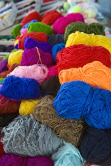 Images Dated 14th February 2006: North America, Mexico, Guanajuato state, San Miguel de Allende. Yarn on display