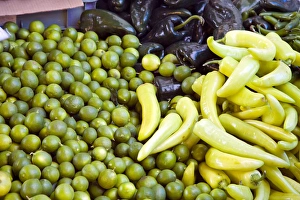 Images Dated 14th February 2006: North America, Mexico, Guanajuato state, San Miguel de Allende. Limes and chilies