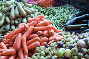 Images Dated 14th February 2006: North America, Mexico, Guanajuato state, San Miguel de Allende. Vegetables on display