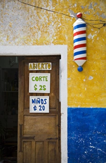 Images Dated 10th February 2006: North America, Mexico, Guanajuato state, San Miguel. The entrance to a barber shop