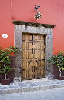 Images Dated 9th February 2006: North America, Mexico, Guanajuato state, San Miguel. A door in the town of San Miguel