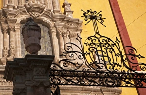 Images Dated 28th October 2010: North America, Mexico, Guanajuato State, Guanajuato, wrought-iron gate and carved