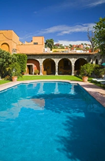 Images Dated 10th February 2006: North America, Mexico, Guanajuato state, San Miguel de Allende. The swimming pool