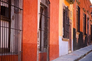 Images Dated 9th February 2006: North America, Mexico, Guanajuato state, San Miguel de Allende. Colorful houses along the street