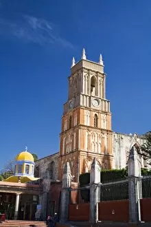 Images Dated 13th February 2006: North America, Mexico, Guanajuato state, San Miguel de Allende. Clock tower of the La Parroquia