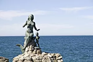 Images Dated 10th December 2006: North America, Mexico, Mazatlan. Mermaid monument at the Glorieta Sanchez Taboada