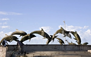 Images Dated 8th December 2006: North America, Mexico, Mazatlan. The Continuation of Life Monument on Paseo Claussen