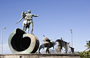 Images Dated 10th December 2006: North America, Mexico, Mazatlan. The Continuation of Life Monument on Paseo Claussen