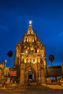 Images Dated 30th October 2012: North America; Mexico; San Migel de Allende; Evening Lights Parroquia Archangel Church