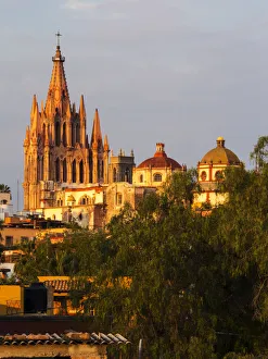 Images Dated 2nd November 2012: North America; Mexico; San Migel de Allende; Evening Lights Parroquia Archangel Church