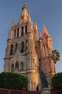 Images Dated 2nd January 2012: North America, Mexico, San Miguel de Allende, Early morning light on Parroquia de