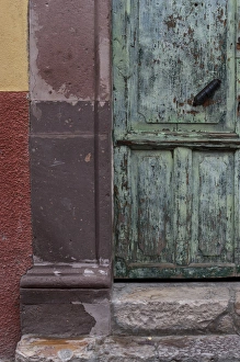Images Dated 2nd January 2012: North America, Mexico, San Miguel de Allende, Closed wooden door and stone doorway