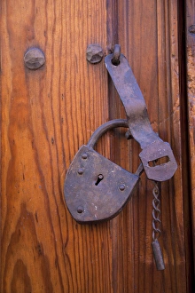 Images Dated 2nd November 2010: North America, Mexico, San Miguel de Allende, antique metal lock on weathered wooden door