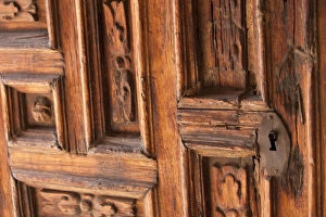 Images Dated 1st November 2010: North America, Mexico, San Miguel de Allende, weathered carved wooden door
