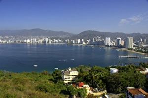 Images Dated 10th February 2007: North America, Mexico, State of Guerrero, Acapulco. Overview of the Gold Zone & Acapulco