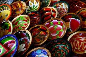 Images Dated 10th February 2007: North America, Mexico, State of Guerrero, Acapulco. Colorful wooden bowls handpainted