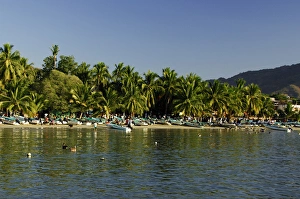 Images Dated 11th February 2007: North America, Mexico, State of Guerrero, Ixtapa & Zihuatanejo. Playa Principal beach