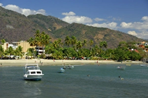 Images Dated 11th February 2007: North America, Mexico, State of Guerrero, Zihuatanejo. Playa Principal
