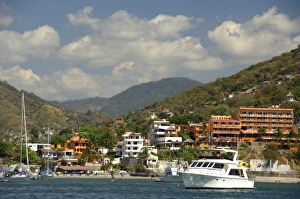 North America, Mexico, State of Guerrero, Zihuatanejo. Resort lined coast of Zihuatanejo