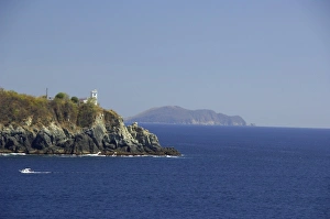 Images Dated 11th February 2007: North America, Mexico, State of Guerrero, Zihuatanejo. Seascape view sailing into