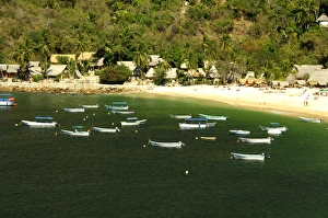 Images Dated 12th February 2007: North America, Mexico, State of Jalisco, Puerto Vallarta. Overview of the green waters