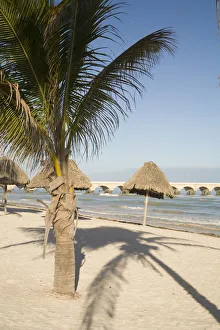 Images Dated 19th February 2007: North America, Mexico, Yucatan, Progreso. The beach of Progreso with the 5 mile