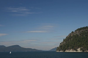 Images Dated 28th August 2005: North America, United States, Washington, San Juan Islands, sailboat and islands