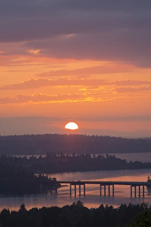 North America, United States, Washington, Lake Washington, Seattle and Olympic Mountains