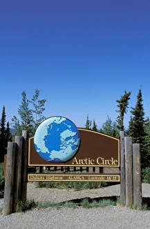 Images Dated 2nd August 2006: North America, USA, Alaska, Arctic Circle. A sign marks the arctic circle on the
