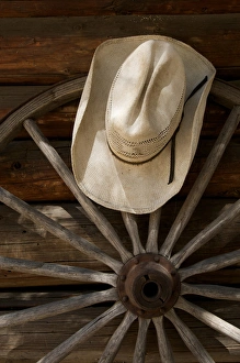 Images Dated 10th July 2009: North America, USA, California, Yosemite National Park. Straw hat and a wagon wheel